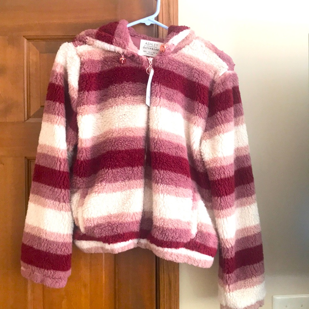 Francesca’s Sherpa cropped hooded jacket- NWT